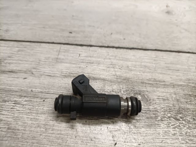 bontott VW POLO CLASSIC Porlasztó (1 db)