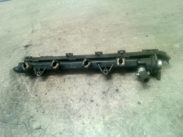 bontott VW POLO CLASSIC Porlasztó Sor / Híd