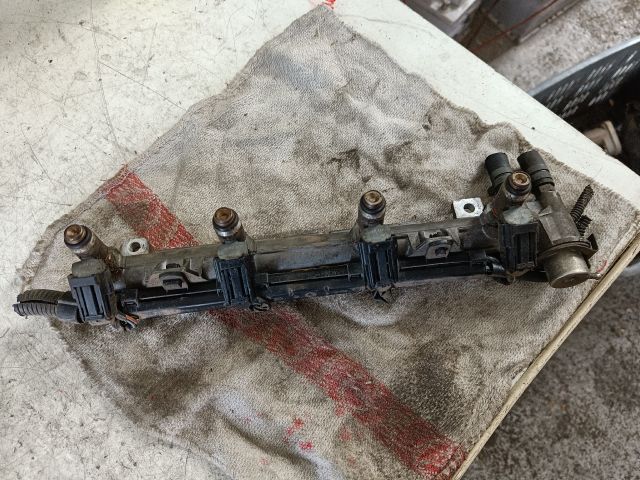 bontott VW POLO CLASSIC Porlasztó Sor / Híd