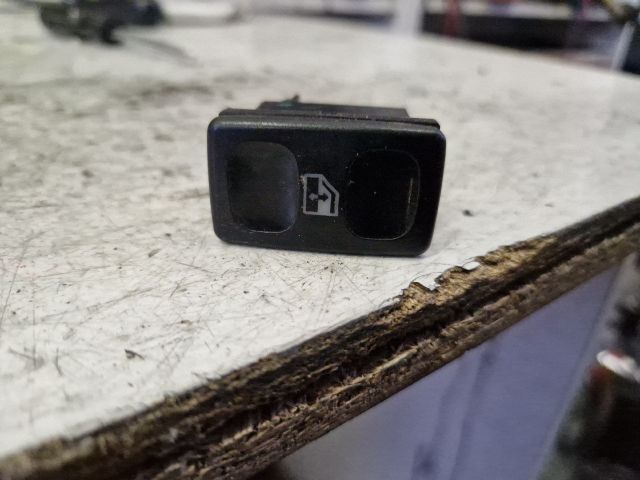 bontott VW POLO CLASSIC Ablakemelő Kapcsoló (Pozíciófüggetlen)