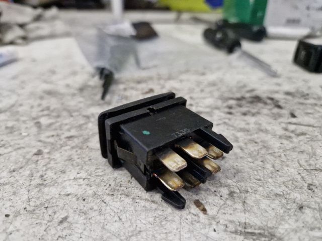 bontott VW POLO CLASSIC Ablakemelő Kapcsoló (Pozíciófüggetlen)