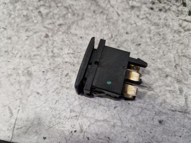 bontott VW POLO CLASSIC Ablakemelő Kapcsoló (Pozíciófüggetlen)