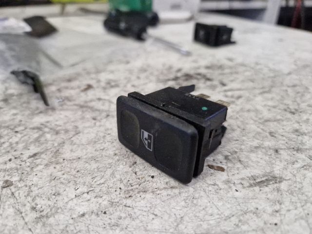 bontott VW POLO CLASSIC Ablakemelő Kapcsoló (Pozíciófüggetlen)