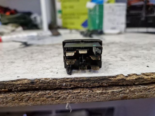 bontott VW POLO CLASSIC Ablakemelő Kapcsoló (Pozíciófüggetlen)