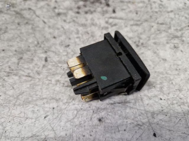 bontott VW POLO CLASSIC Ablakemelő Kapcsoló (Pozíciófüggetlen)