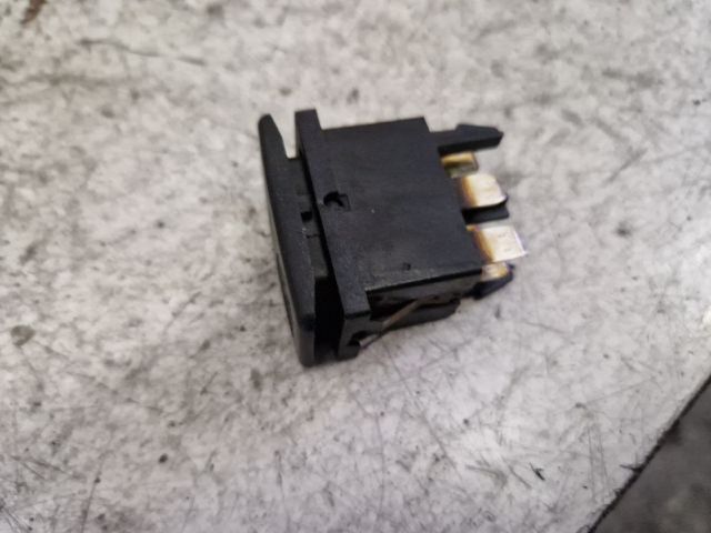 bontott VW POLO CLASSIC Ablakemelő Kapcsoló (Pozíciófüggetlen)