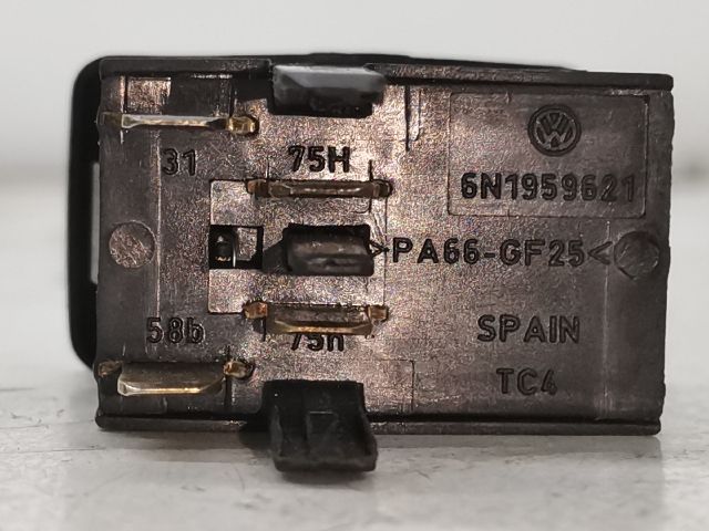 bontott VW POLO CLASSIC Ablakfűtés Kapcsoló