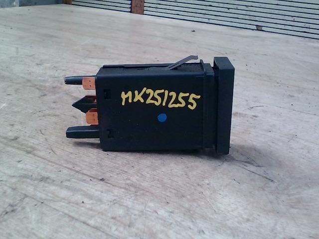 bontott VW POLO CLASSIC Ablakfűtés Kapcsoló