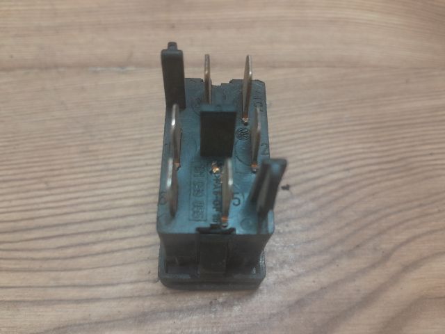 bontott VW POLO CLASSIC Bal első Ablakemelő Kapcsoló