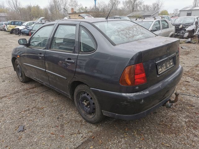 bontott VW POLO CLASSIC Bal hátsó Ajtó (Részeivel)