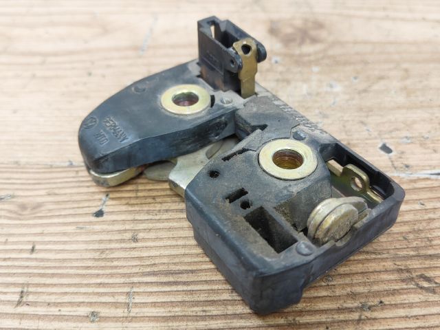 bontott VW POLO CLASSIC Csomagtérajtó Zárszerkezet