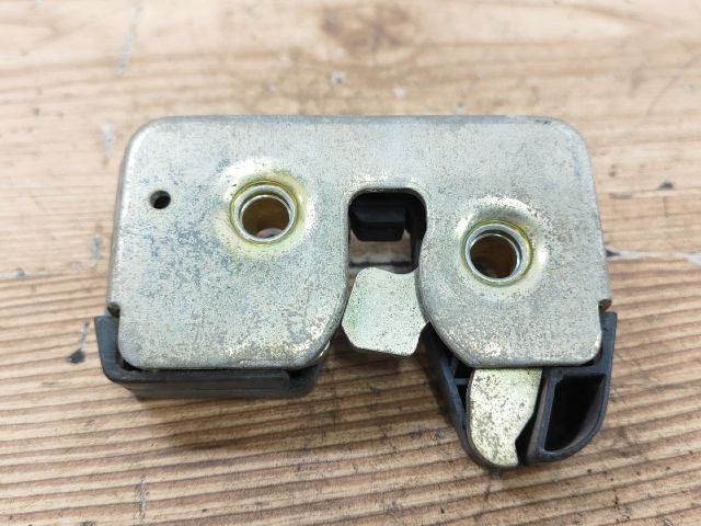 bontott VW POLO CLASSIC Csomagtérajtó Zárszerkezet