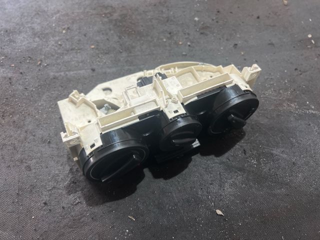 bontott VW POLO CLASSIC Fűtéskapcsoló (Nem klímás)