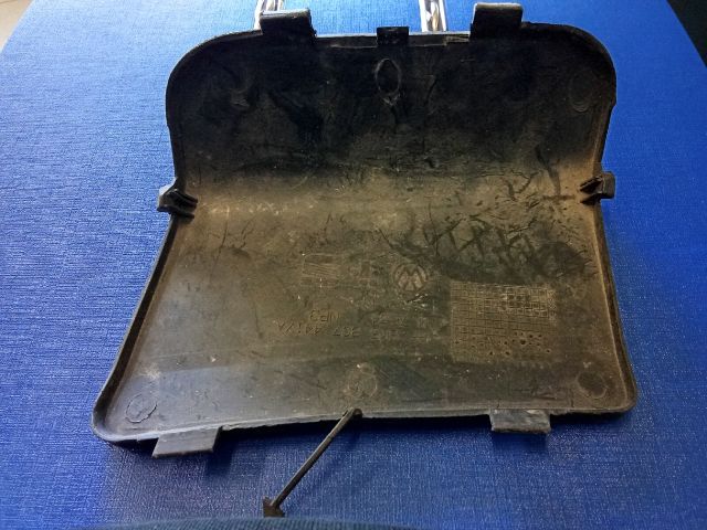 bontott VW POLO CLASSIC Hátsó Vonószem Burkolat