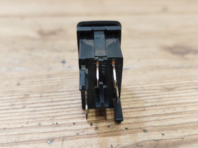 bontott VW POLO CLASSIC Jobb első Ablakemelő Kapcsoló