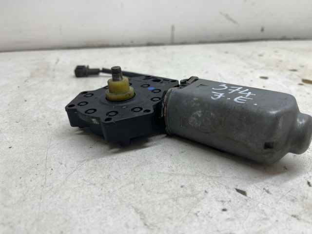 bontott VW POLO CLASSIC Jobb első Ablakemelő Motor