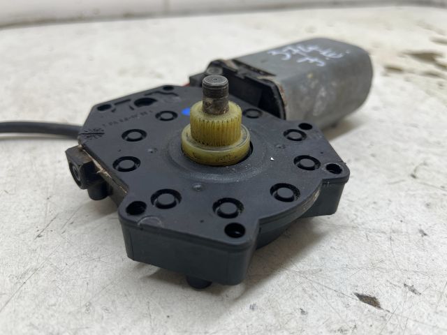 bontott VW POLO CLASSIC Jobb első Ablakemelő Motor