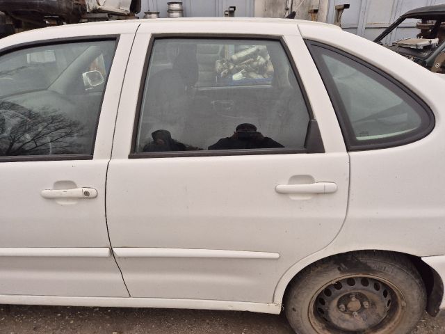 bontott VW POLO CLASSIC Jobb első Ajtó (Részeivel)