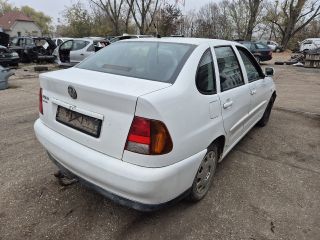 bontott VW POLO CLASSIC Jobb első Ajtó (Részeivel)