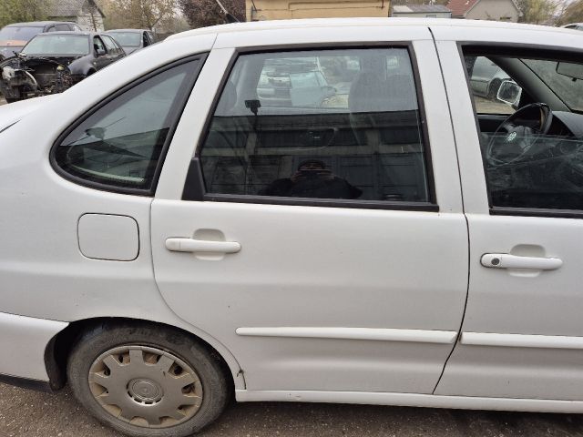 bontott VW POLO CLASSIC Jobb első Ajtó (Részeivel)