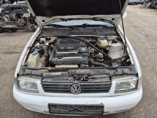 bontott VW POLO CLASSIC Jobb első Ajtó (Részeivel)