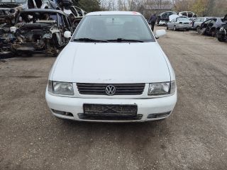 bontott VW POLO CLASSIC Jobb első Ajtó (Részeivel)