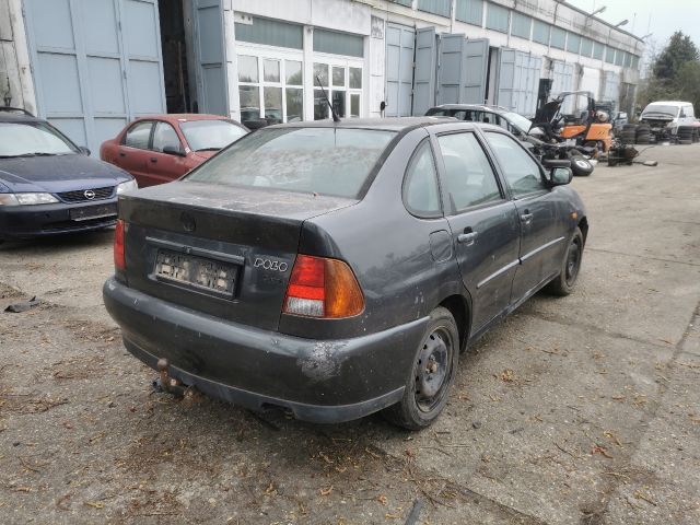 bontott VW POLO CLASSIC Jobb első Ajtó (Részeivel)