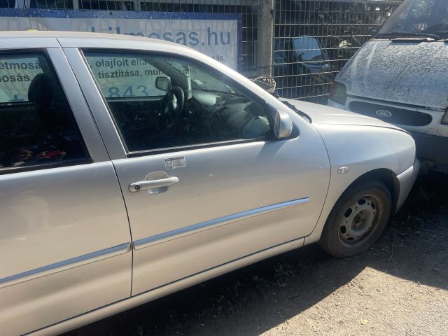 bontott VW POLO CLASSIC Jobb első Ajtó (Üres lemez)