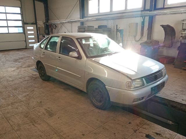 bontott VW POLO CLASSIC Jobb első Sárvédő Irányjelző