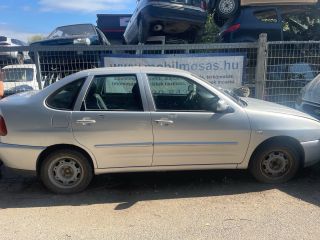 bontott VW POLO CLASSIC Jobb hátsó Ajtó (Üres lemez)