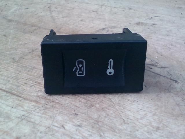 bontott VW POLO CLASSIC Központizár Kapcsoló