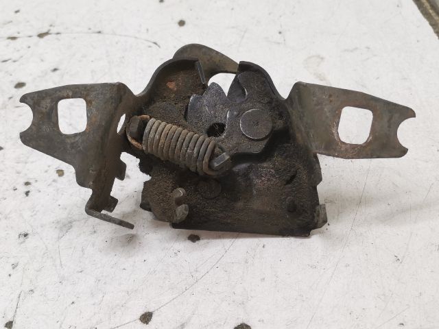 bontott VW POLO CLASSIC Motorháztető Zárszerkezet