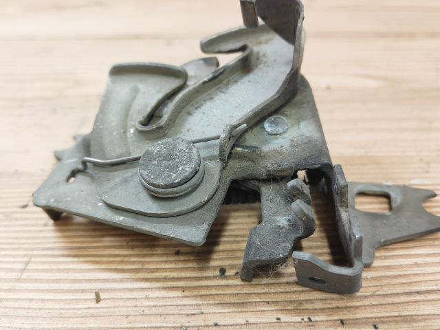 bontott VW POLO CLASSIC Motorháztető Zárszerkezet