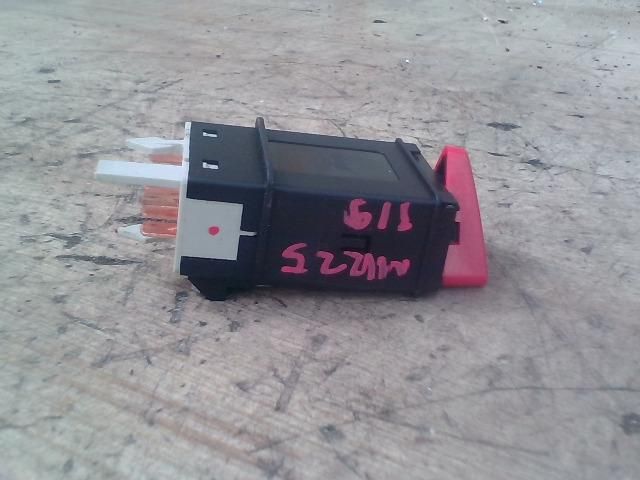 bontott VW POLO CLASSIC Vészvillogó Kapcsoló