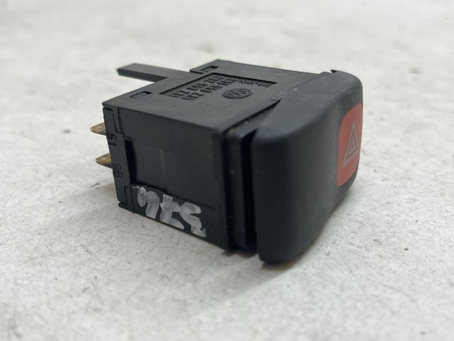 bontott VW POLO CLASSIC Vészvillogó Kapcsoló