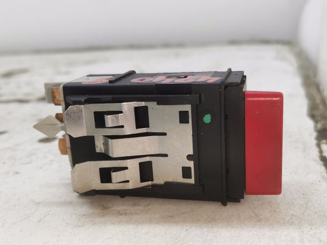 bontott VW POLO CLASSIC Vészvillogó Kapcsoló