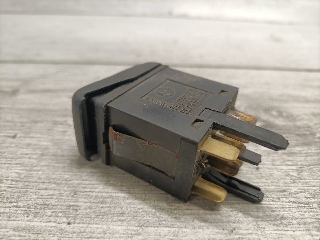 bontott VW POLO CLASSIC Vészvillogó Kapcsoló