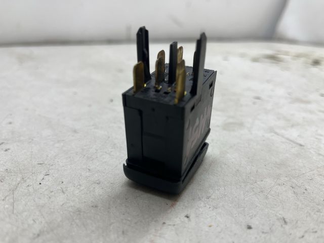 bontott VW POLO CLASSIC Vészvillogó Kapcsoló