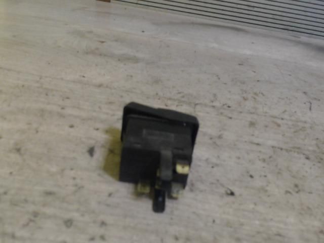 bontott VW POLO II Hátsó Ködzárófény Kapcsoló