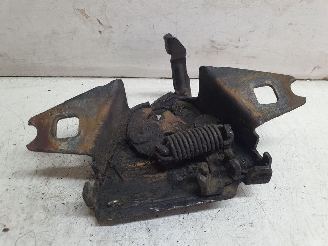 bontott VW POLO II Motorháztető Zárszerkezet