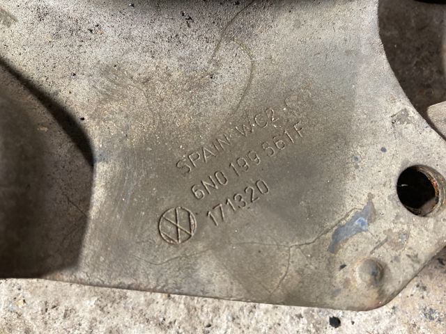 bontott VW POLO III Motor Tartó Bak (Fém)