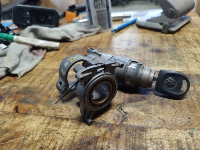 bontott VW POLO III Gyújtáskapcsoló Házzal