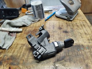 bontott VW POLO III Gyújtáskapcsoló Házzal