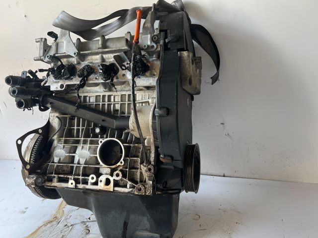 bontott VW POLO III Motor (Fűzött blokk hengerfejjel)