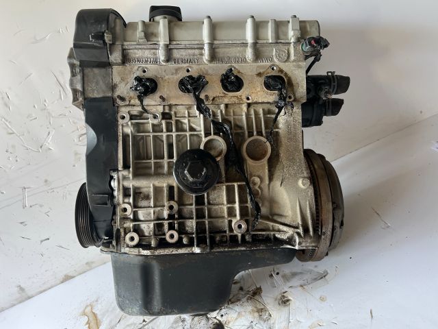 bontott VW POLO III Motor (Fűzött blokk hengerfejjel)