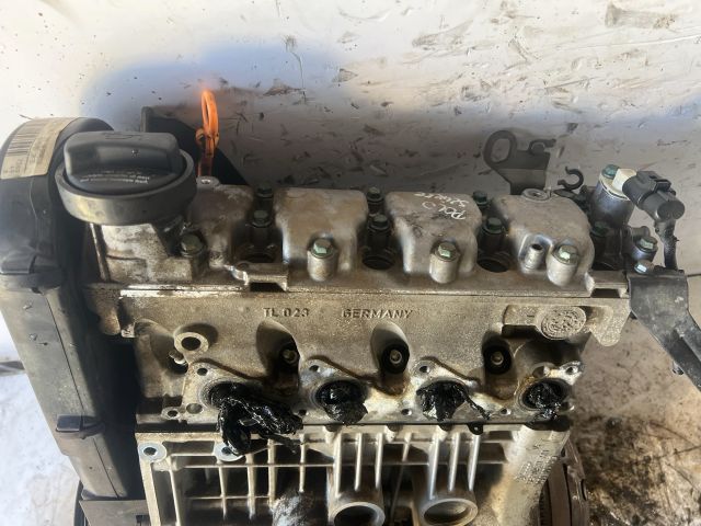 bontott VW POLO III Motor (Fűzött blokk hengerfejjel)