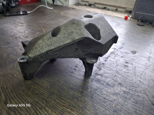 bontott VW POLO III Motor Tartó Bak (Fém)