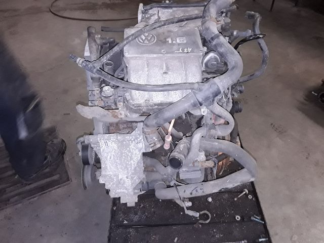 bontott VW POLO III Motor (Fűzött blokk hengerfejjel)