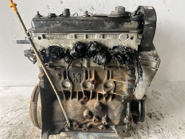 bontott VW POLO III Motor (Fűzött blokk hengerfejjel)