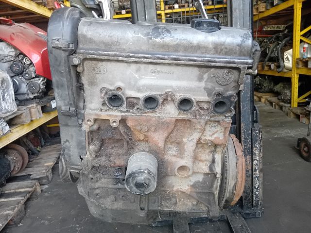 bontott VW POLO III Motor (Fűzött blokk hengerfejjel)